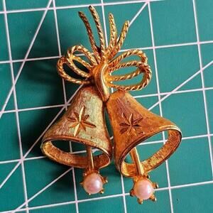 Mamselle Vintage Golden Christmas Bells Brooch / Holiday